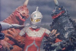 怪兽听奥特曼吃瓜视频,怪兽版“吃瓜群众”现场直播