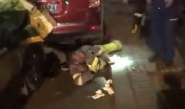 大爷打架吃瓜视频,围观群众纷纷吃瓜