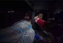 吃瓜被拐杖误伤视频播放,吃瓜群众被拐杖误伤，视频播放引发热议