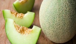 刘女士吃哈密瓜视频播放,视频播放引网友热议