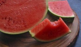 丑瓜要去皮吃吗视频,揭秘视频中的美味真相